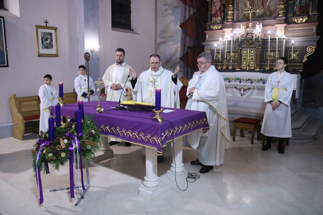 ​Biskup Radoš predvodio misu o petoj obljetnici Dječjeg vrtića sv. Nikole u Belici